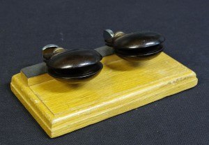 castagnettes_sur_socle.jpg